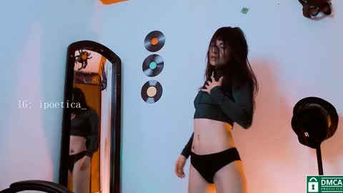 Snapshot of poeeticaa_ chatting on November 27, 4:53 pm IG ipoetica online show from November 27, 4:53 pm