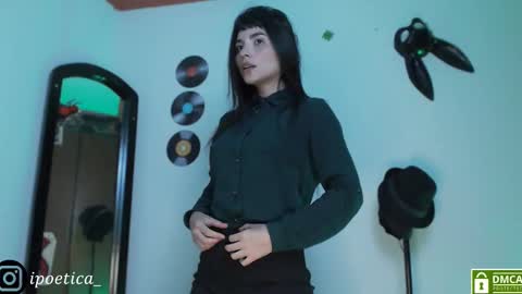 Snapshot of poeeticaa_ chatting on March 3, 3:29 pm IG ipoetica online show from March 3, 3:29 pm