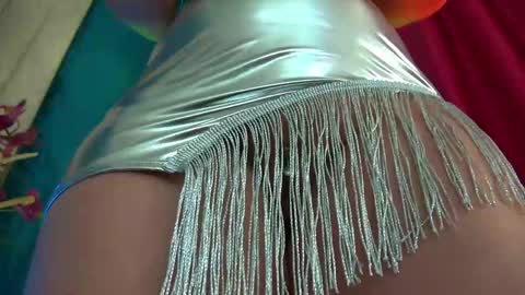 Snapshot of poison_milf_ chatting on April 22, 4:04 am poison_milf_ online show from April 22, 4:04 am