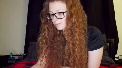 Snapshot of poisonivyy95 chatting on May 22, 1:13 am poisonivyy95 online show from May 22, 1:13 am