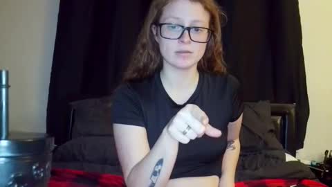 Snapshot of poisonivyy95 chatting on June 11, 2:53 am poisonivyy95 online show from June 11, 2:53 am