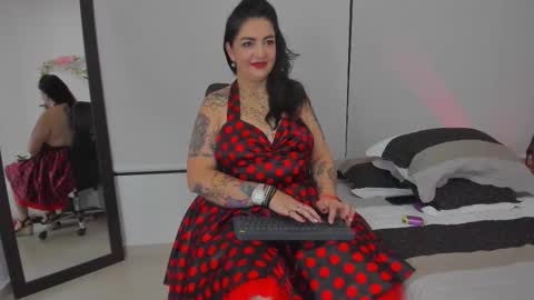 Snapshot of poisson_ivy_ chatting on February 12, 5:05 am poisson_ivy_ online show from February 12, 5:05 am