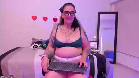 Snapshot of poisson_ivy_ chatting on September 10, 8:31 pm poisson_ivy_ online show from September 10, 8:31 pm