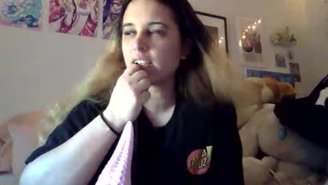sweet angel baby  online show from May 17, 11:39 am