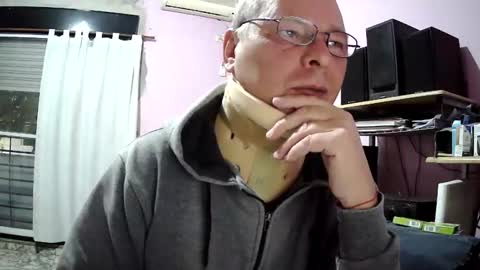 Snapshot of pol22010 chatting on April 28, 9:31 pm Polako online show from April 28, 9:31 pm