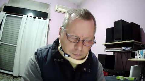 Snapshot of pol22010 chatting on May 20, 11:44 pm Polako online show from May 20, 11:44 pm