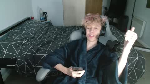 Snapshot of polarny05 chatting on December 7, 8:22 am Polarny online show from December 7, 8:22 am