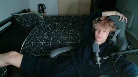 Snapshot of polarny05 chatting on December 10, 7:54 pm Polarny online show from December 10, 7:54 pm