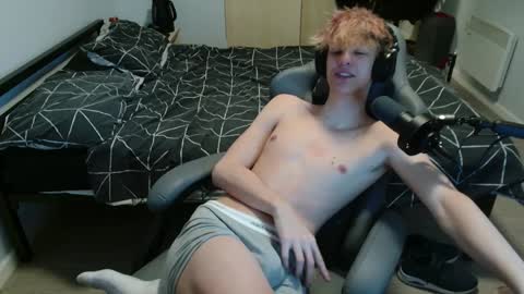 Snapshot of polarny05 chatting on December 21, 8:00 pm Polarny online show from December 21, 8:00 pm