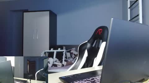 Poliglotjoe2 online show from February 14, 1:52 pm