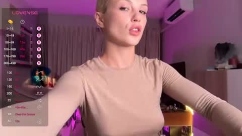 Snapshot of polino4ka69 chatting on June 20, 1:36 pm polino4ka69 online show from June 20, 1:36 pm