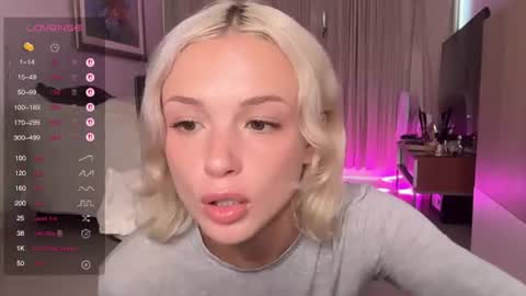 Snapshot of polino4ka69 chatting on June 22, 3:47 am polino4ka69 online show from June 22, 3:47 am