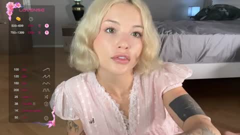 Snapshot of polino4ka69 chatting on July 19, 6:28 am polino4ka69 online show from July 19, 6:28 am