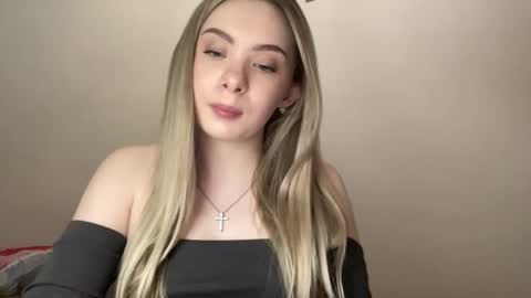 polishangel222 online show from March 10, 5:51 pm
