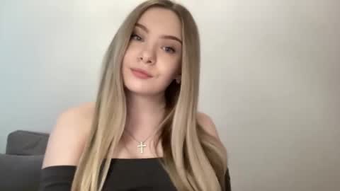 polishangel222 online show from March 17, 4:10 pm