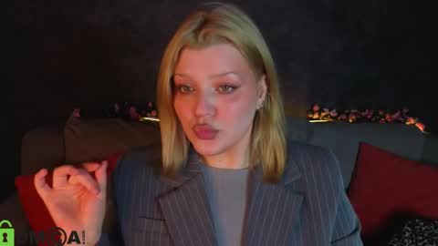 Polly online show from May 31, 1:14 am