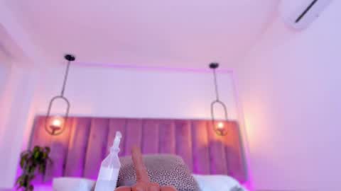 POLLY online show from April 7, 10:15 am