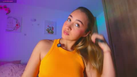 Snapshot of pollygrey_ chatting on May 10, 3:01 am Carolina online show from May 10, 3:01 am