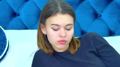 Snapshot of pollylanders chatting on December 6, 5:20 am Polly online show from December 6, 5:20 am