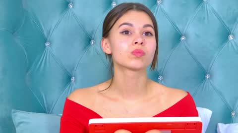 Snapshot of pollylanders chatting on January 29, 2:19 am Polly online show from January 29, 2:19 am