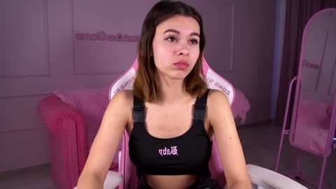 Snapshot of pollylanders chatting on February 7, 7:18 am Polly online show from February 7, 7:18 am