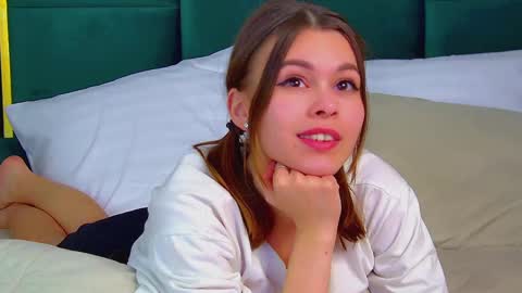 Snapshot of pollylanders chatting on March 11, 4:32 am Polly online show from March 11, 4:32 am