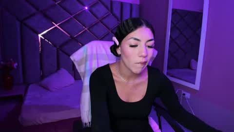 Snapshot of poly_sasha_ chatting on February 13, 4:30 am poly sasha online show from February 13, 4:30 am