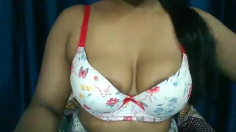 Snapshot of poojalady chatting on September 21, 4:58 am poojalady online show from September 21, 4:58 am