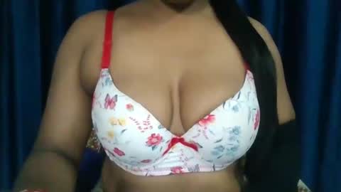 Snapshot of poojalady chatting on October 2, 4:52 am poojalady online show from October 2, 4:52 am