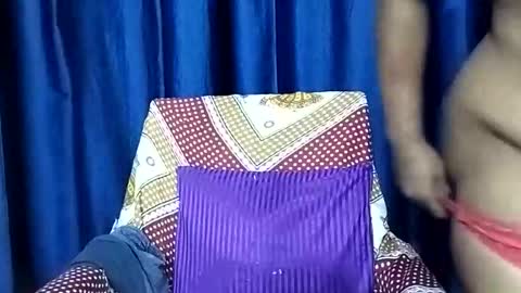 Snapshot of poojalady chatting on October 16, 3:35 pm poojalady online show from October 16, 3:35 pm