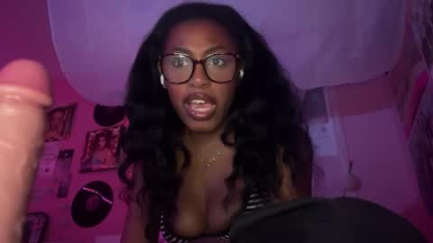 Snapshot of popasprincess chatting on February 12, 4:01 am princess online show from February 12, 4:01 am