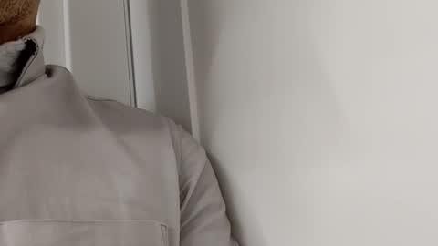 Snapshot of poppert27 chatting on October 29, 2:41 pm poppert27 online show from October 29, 2:41 pm