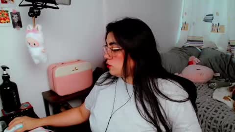 Snapshot of poppykens chatting on June 30, 10:11 pm Poppy Kensington online show from June 30, 10:11 pm
