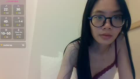 Snapshot of poppyluvuuu chatting on June 27, 12:33 pm Poppyluvuuu online show from June 27, 12:33 pm