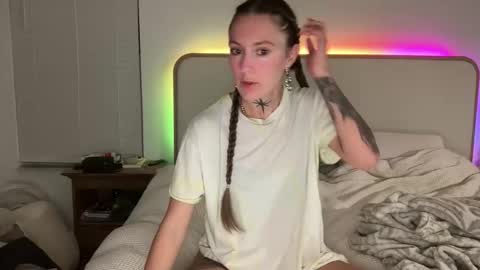 PoppyQuinn online show from April 2, 2:09 am