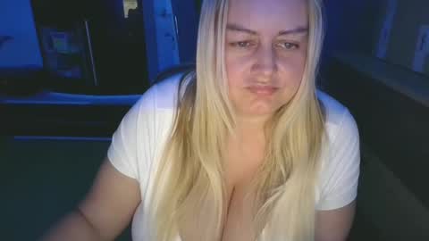 Snapshot of pornbusty chatting on February 16, 9:27 pm MelissOfficial online show from February 16, 9:27 pm