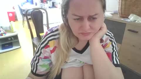 Snapshot of pornbusty chatting on April 26, 9:40 am MelissOfficial online show from April 26, 9:40 am