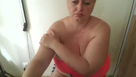 Snapshot of pornbusty chatting on July 5, 8:10 am MelissOfficial online show from July 5, 8:10 am