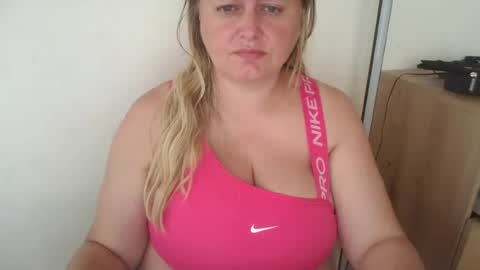 Snapshot of pornbusty chatting on July 10, 7:23 am MelissOfficial online show from July 10, 7:23 am