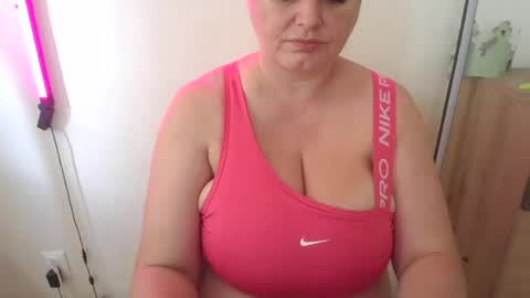 Snapshot of pornbusty chatting on July 22, 7:00 am MelissOfficial online show from July 22, 7:00 am