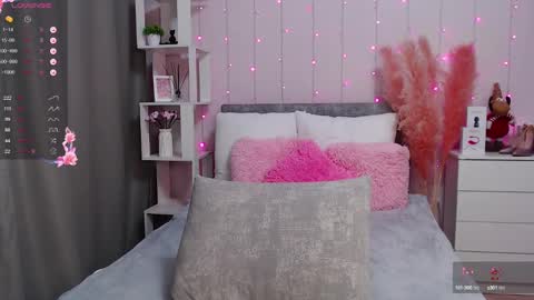 Snapshot of pornogirlx chatting on February 15, 9:15 pm Masha  online show from February 15, 9:15 pm