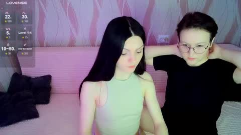 Snapshot of pornostendup chatting on March 5, 9:15 pm Ana and Tati online show from March 5, 9:15 pm