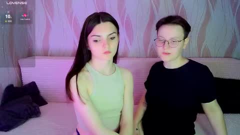 Snapshot of pornostendup chatting on October 9, 7:34 pm Ana and Tati online show from October 9, 7:34 pm