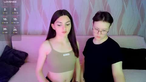 Snapshot of pornostendup chatting on October 13, 11:27 pm Ana and Tati online show from October 13, 11:27 pm