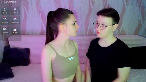 Snapshot of pornostendup chatting on October 16, 9:49 pm Ana and Tati online show from October 16, 9:49 pm