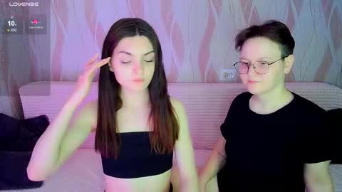 Snapshot of pornostendup chatting on October 18, 7:58 pm Ana and Tati online show from October 18, 7:58 pm