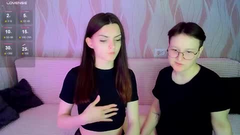 Snapshot of pornostendup chatting on October 19, 8:09 pm Ana and Tati online show from October 19, 8:09 pm