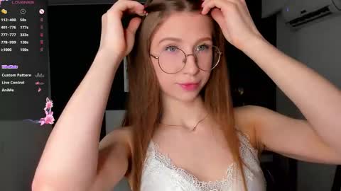 Elizabeth online show from March 25, 6:03 pm