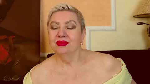 Snapshot of posh_lady chatting on July 28, 8:12 pm LADY POSH online show from July 28, 8:12 pm