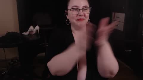 Snapshot of posh_mistress chatting on March 8, 5:49 am PoshMistres online show from March 8, 5:49 am